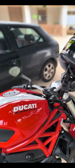 Ducati Monster 821 STRIPE 17570 Kms