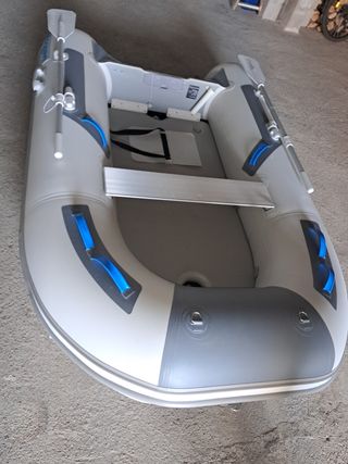 Neumática COBRA 2,49m + Motor TOHATSU 5CV 
