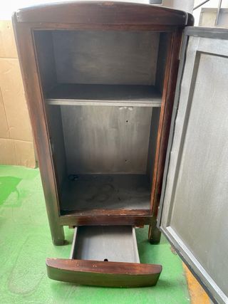 Antico frigorifero a frusta