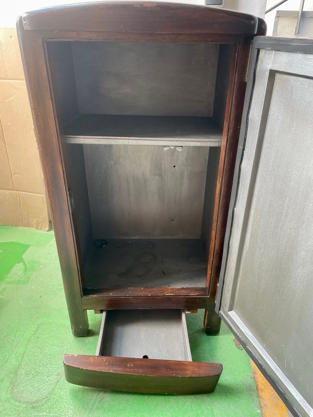 Nevera antiga de fusta