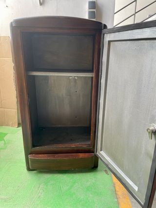 Antico frigorifero a frusta