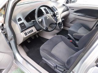 Mitsubishi Grandis 2010