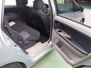 Mitsubishi Grandis 2010