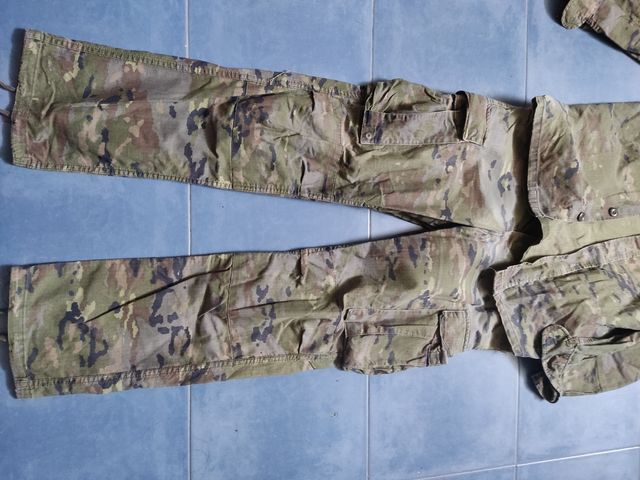 Traje militar mimeta pizselado 1L