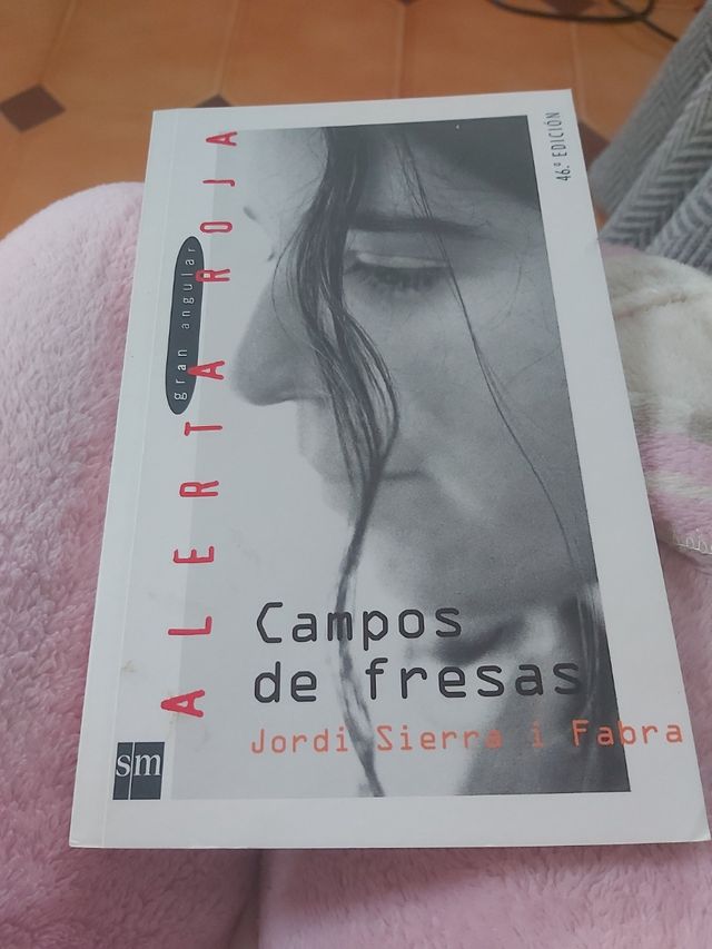 Campos de fresas: No bailéis con la muerte (Gran Angular; Alerta roja) (Spanish Edition)
