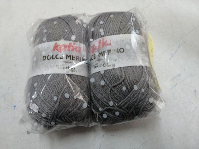 2 ovillos Dolce merino n12 gris