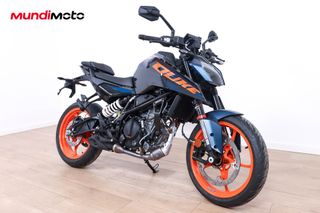 RENTING KTM 125 DUKE