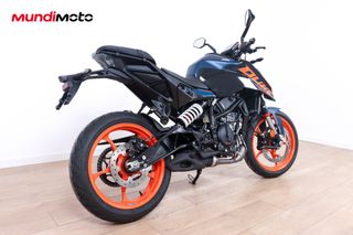 RENTING KTM 125 DUKE