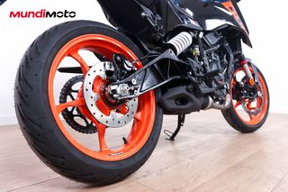 RENTING KTM 125 DUKE