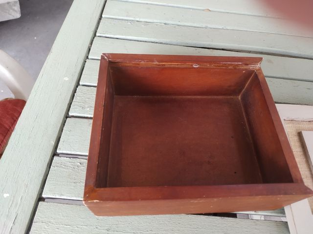 Scatola in legno e vimini