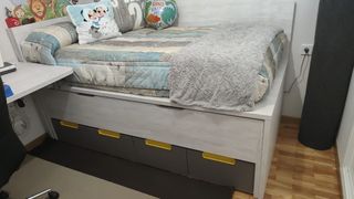 Cama nido compacta, colchones y edredón