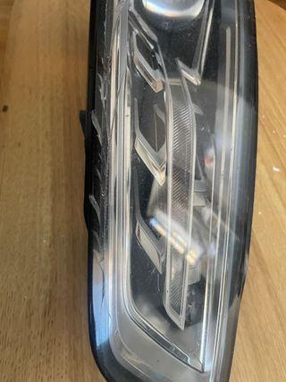 Faro derecho audi A1