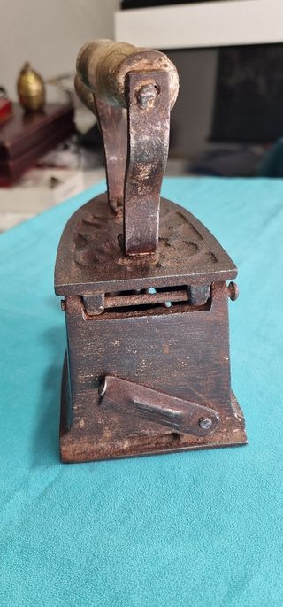 ANTIGUA Plancha de hierro colado y con remaches