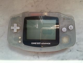 Game Boy Advance trasparente con caricatore
