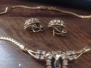 Conjunto clásico cadena y pendientes 