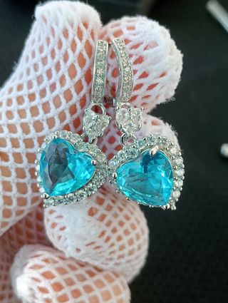 Pendientes corazones azul claro nuevos