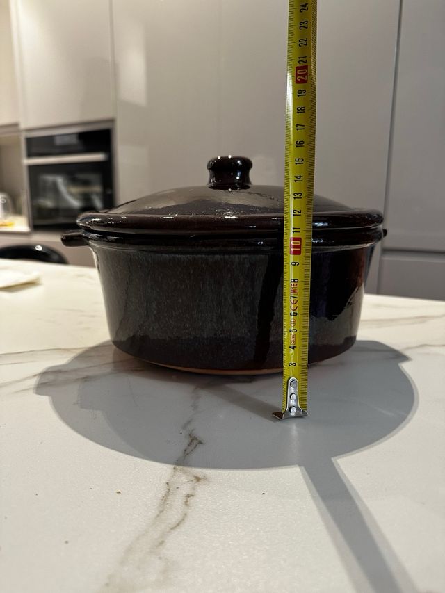 Cazuela de barro de artesania.