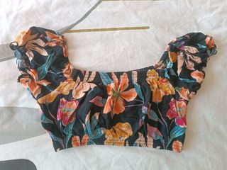 Top flores talla XS Pull&Bear