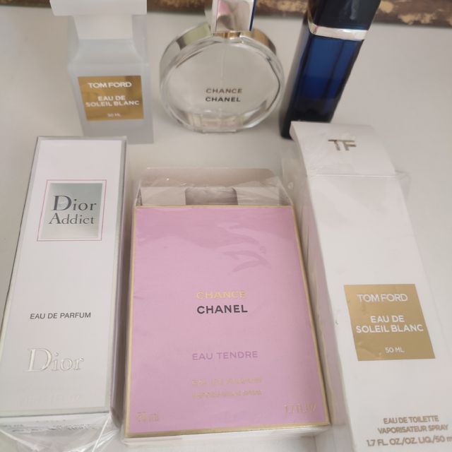 Frascos de perfumes vacíos