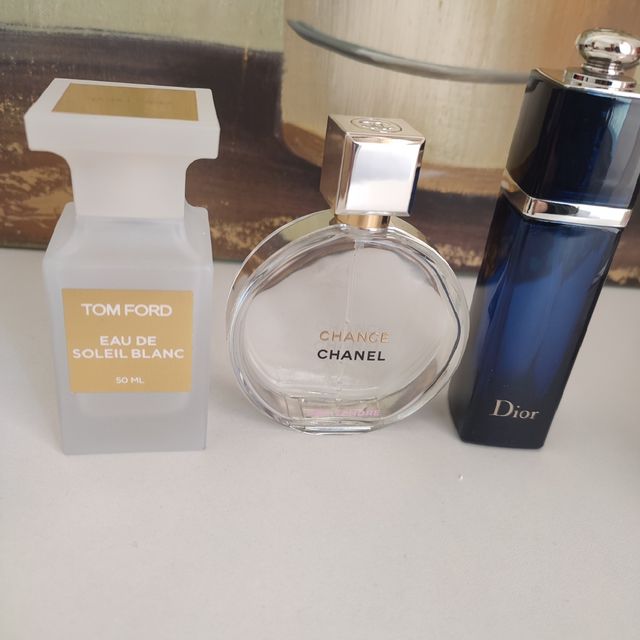 Frascos de perfumes vacíos