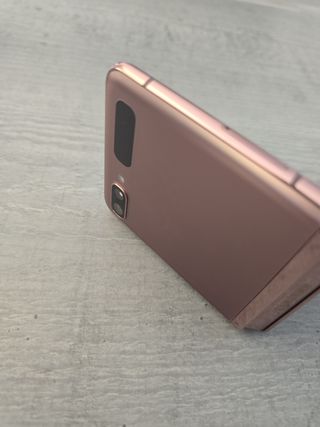 Teléfono Samsung zflips 4 dorado