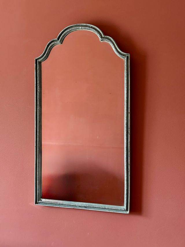 Espelho antigo em talha de madeira