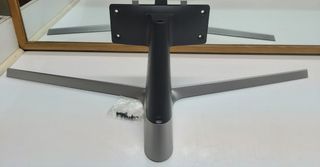 Pie o soporte televisor Hisense H55U7B