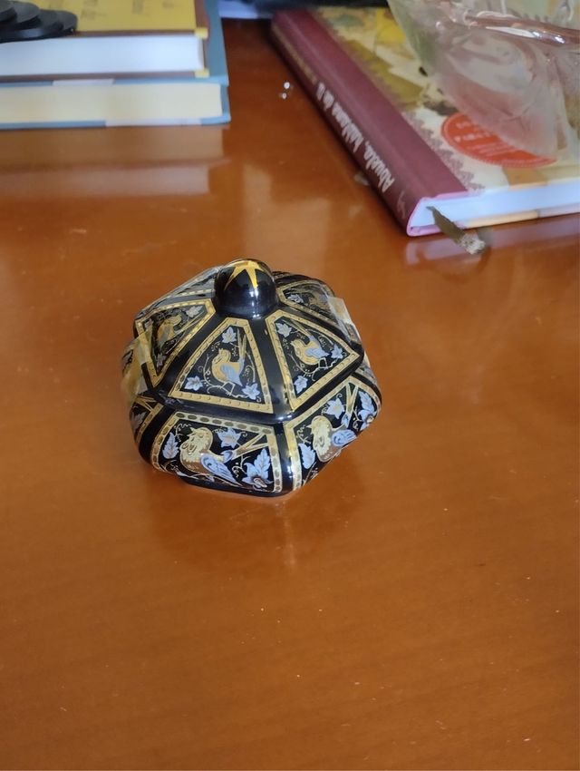 Conjunto de jarrón y cajita de cerámica