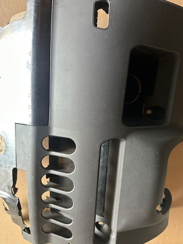 Embellecedor / plastico bajo volante audi a3 8l