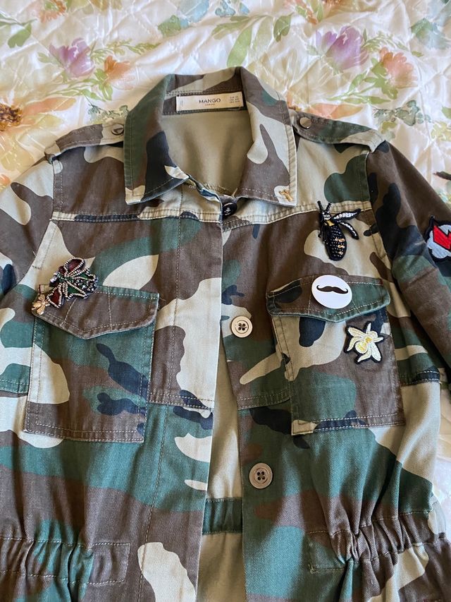 Chaqueta de camuflaje de Mango