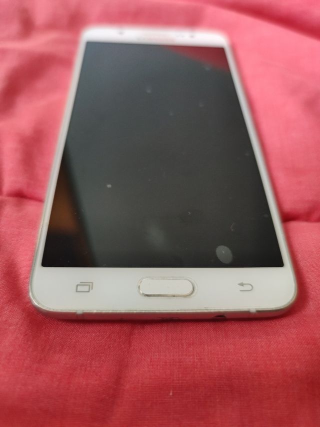 Samsung J7 (2016)
