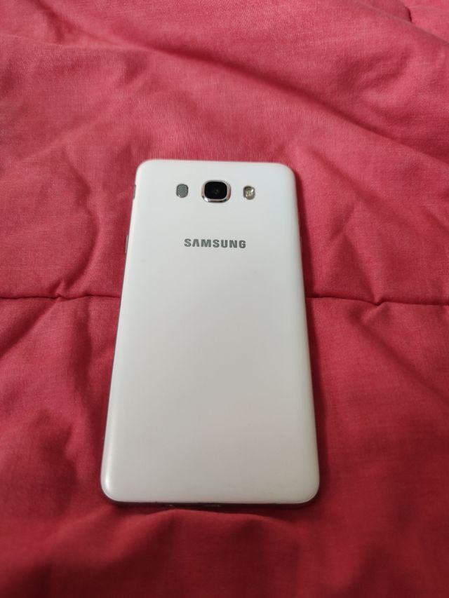Samsung J7 (2016)