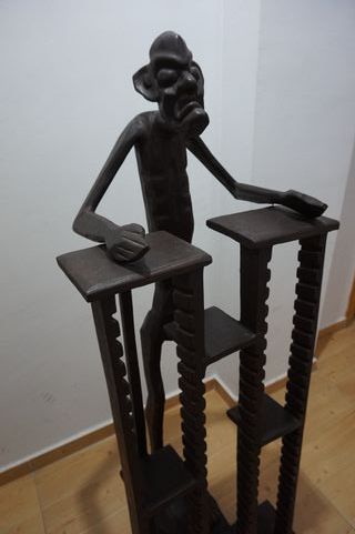 Estantería porta CDs madera africana tribal