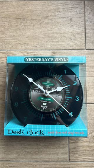 Orologio da tavolo con veri dischi in vinile 