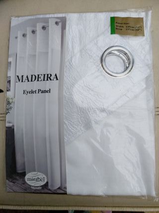 Cortinas blancas nuevas