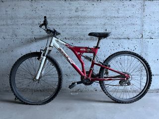 Mountain bike da bambino Decathlon da riparare