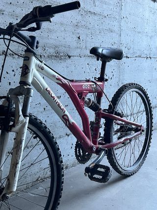 Mountain bike da bambino Decathlon da riparare