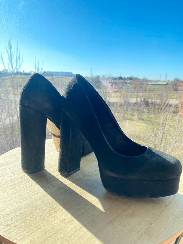 Zapato salón tacón ancho negro