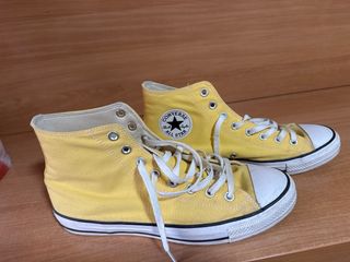 Converse amarillas