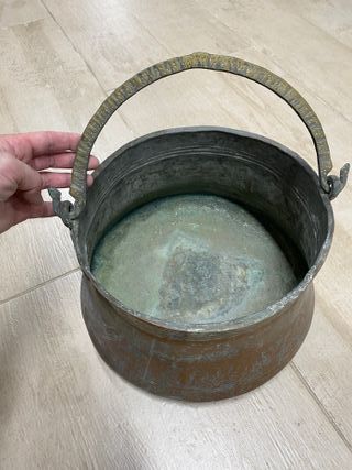 Antiguos calderos de cobre