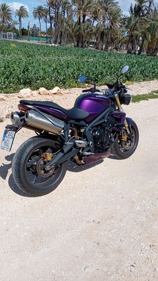 Motocicleta triumph street triple 675
