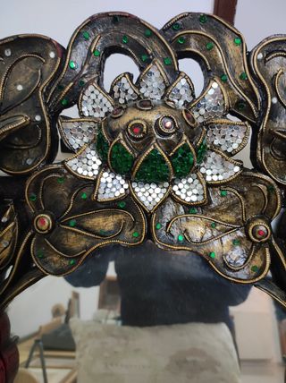 Specchio in legno decorato