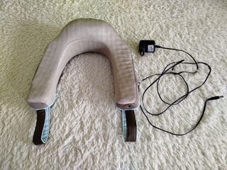 Aparato de masajes. Cuello y cervicales.