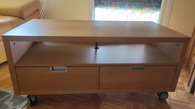 Mesa televisor con ruedas 