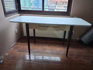 Mesa de cocina extensible, junto con 4 sillas