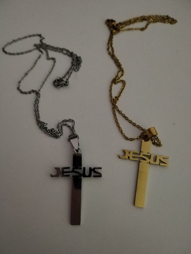 Colgante cruz jesus solo la plateada