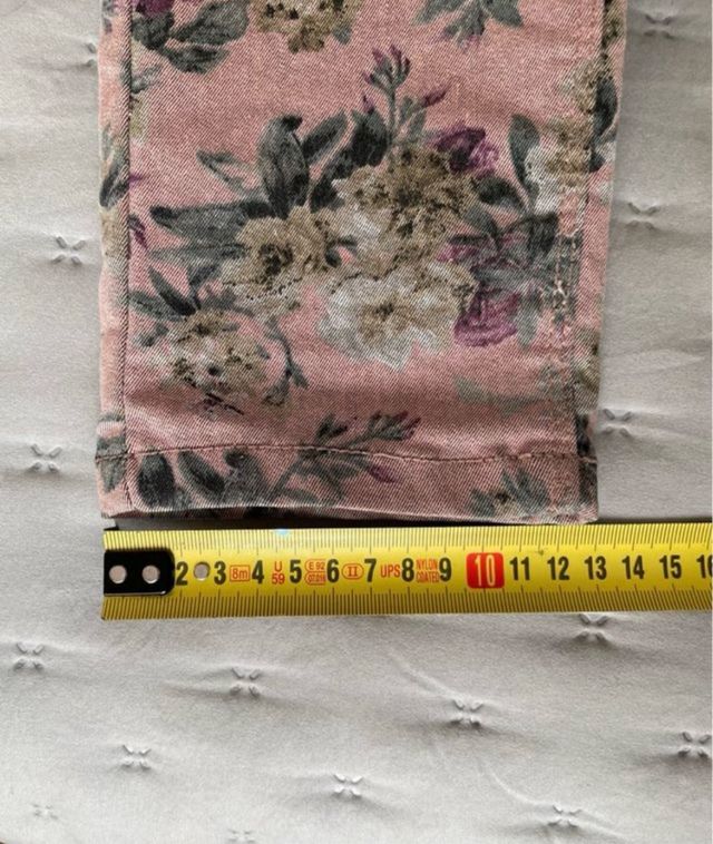 Pantalón violeta connflorecitas Stradivarius