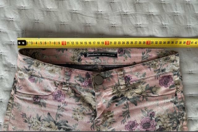 Pantalón violeta connflorecitas Stradivarius