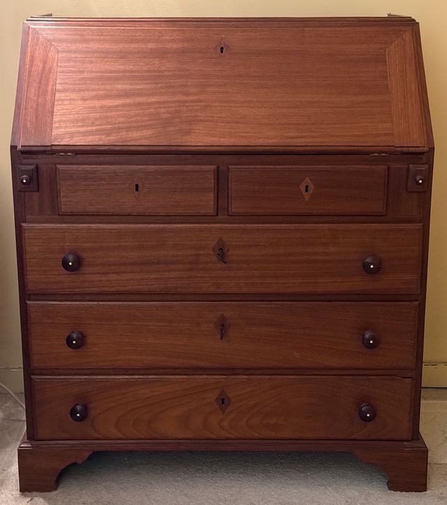 Escrivaninha antiga em madeira