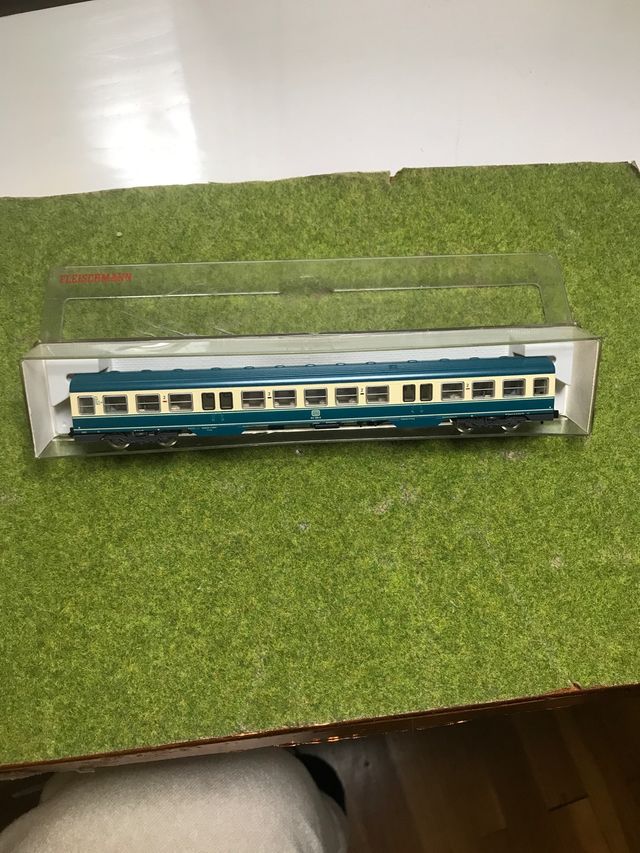 COCHE DE PASAJEROS CON LUZ FLEISCHMANN